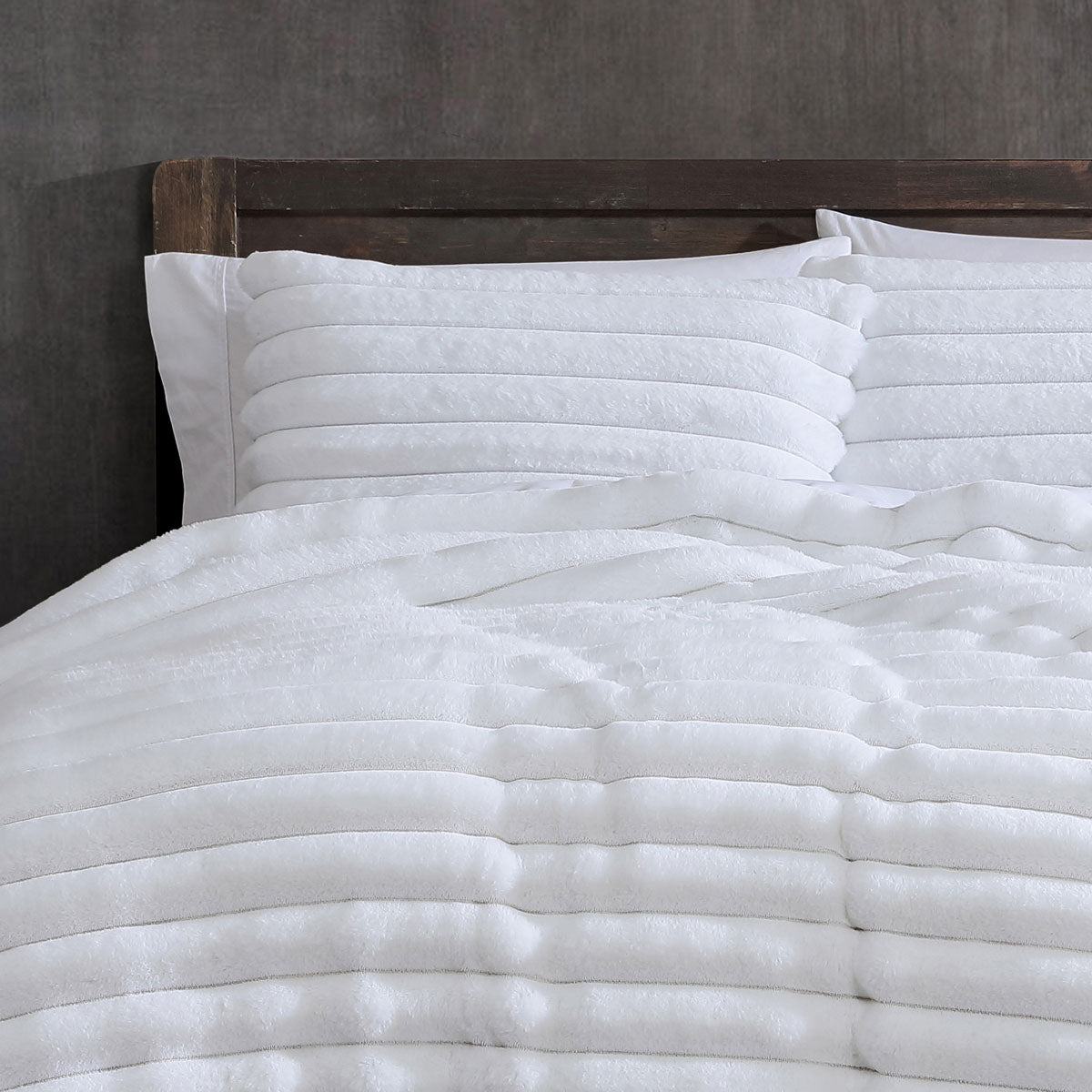 Ardor Jax White Chunky Faux Fur Quilt Cover Set King